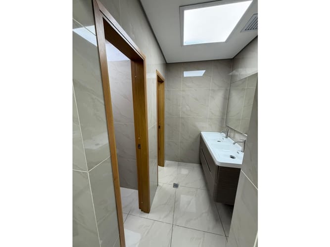 Oficina en arriendo en Noel, Medellín, 272 m² · foto 3 de 5