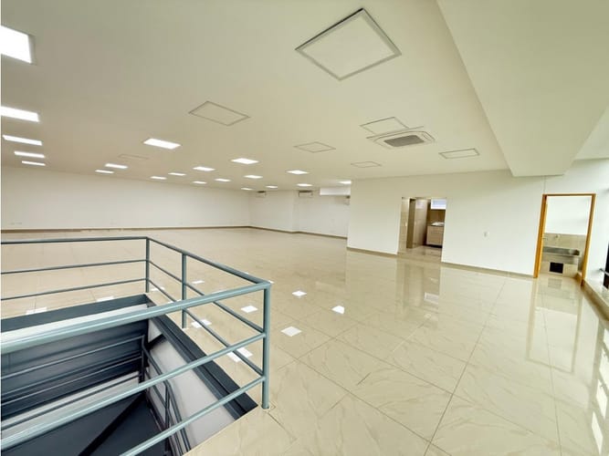 Oficina en arriendo en Noel, Medellín, 272 m² · foto 4 de 5