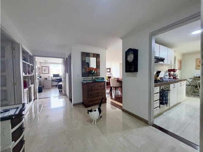Apartamento de 3 alcobas en venta en Bella Suiza, Bogotá, 152 m² · foto 4 de 15