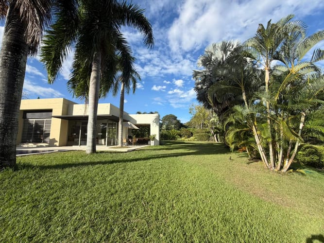 Casa de 5 alcobas en venta en Picaleña Y Mirolindo, Ibagué, 1000 m² · foto 2 de 15