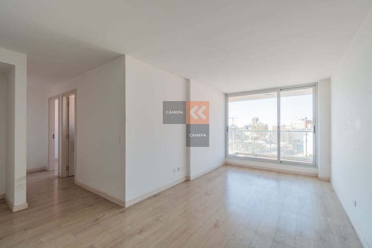 Apartamento en Tres Cruces piso alto con terraza