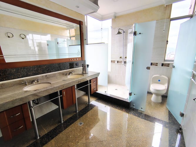 Apartamento en venta en Los Rosales, Bogotá · foto 8 de 24
