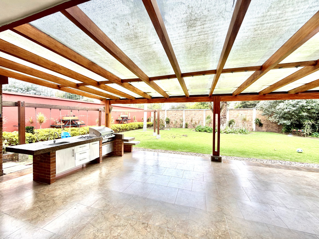Casa en venta en San Jose De Bavaria, Bogotá · foto 10 de 24
