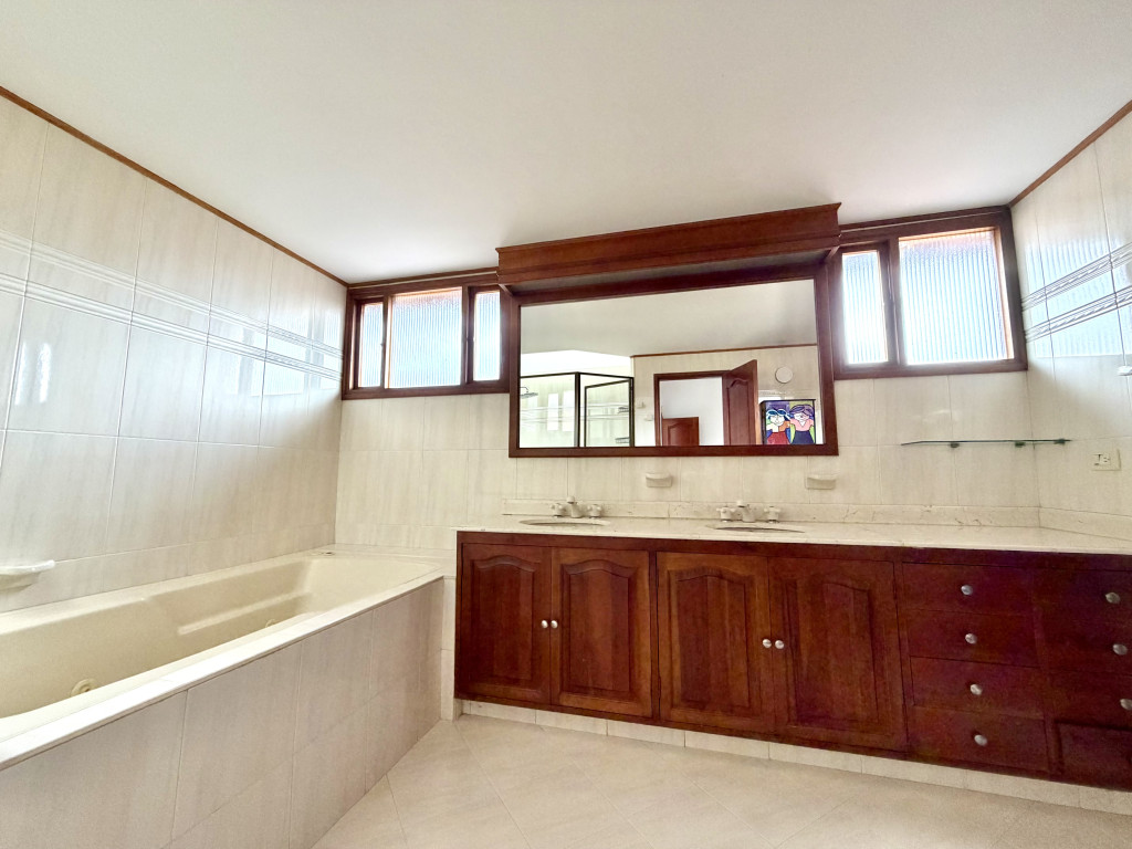 Casa en venta en San Jose De Bavaria, Bogotá · foto 16 de 24