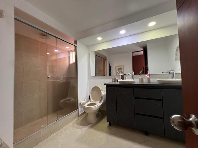 Apartamento de 2 alcobas en venta en Lalinde, Medellín, 119 m² · foto 7 de 18
