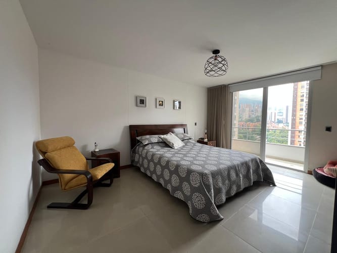 Apartamento de 2 alcobas en venta en Lalinde, Medellín, 119 m² · foto 9 de 18