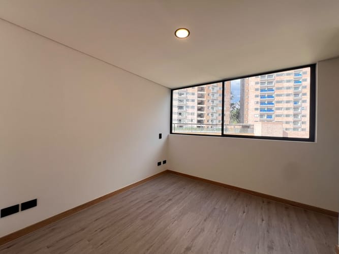 Apartamento de 2 alcobas en venta en Asomadera No.2, Medellín, 77 m² · foto 2 de 16