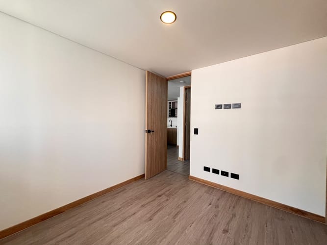 Apartamento de 2 alcobas en venta en Asomadera No.2, Medellín, 77 m² · foto 6 de 16