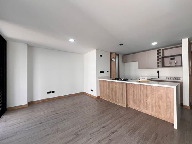Apartamento de 2 alcobas en venta en Asomadera No.2, Medellín, 77 m² · foto 12 de 16