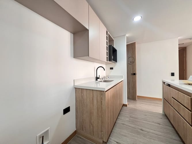 Apartamento de 2 alcobas en venta en Asomadera No.2, Medellín, 77 m² · foto 13 de 16