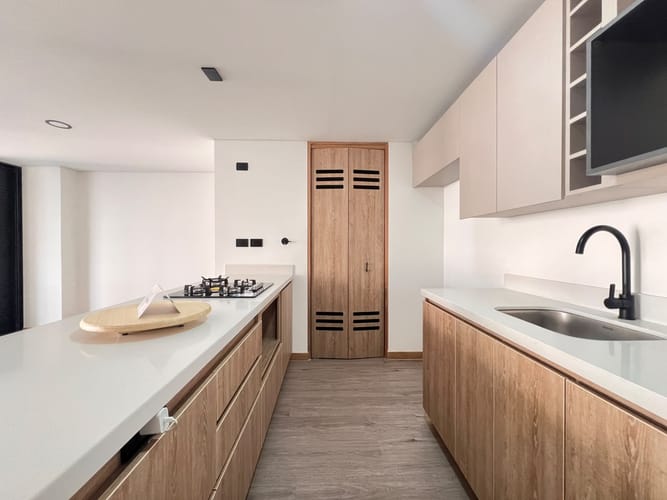 Apartamento de 2 alcobas en venta en Asomadera No.2, Medellín, 77 m² · foto 15 de 16