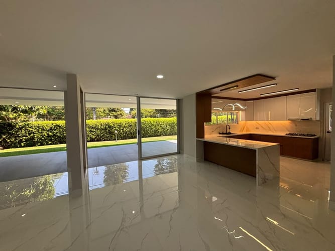 Casa de 5 alcobas en venta en Pance, Cali, 400 m² · foto 2 de 24