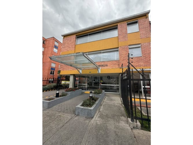 Casa de 4 alcobas en venta en Modelia, Bogotá, 71 m² · foto 23 de 24