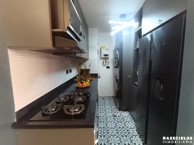 Apartaestudio en venta en La Candelaria, Medellín, 45 m² · foto 2 de 20