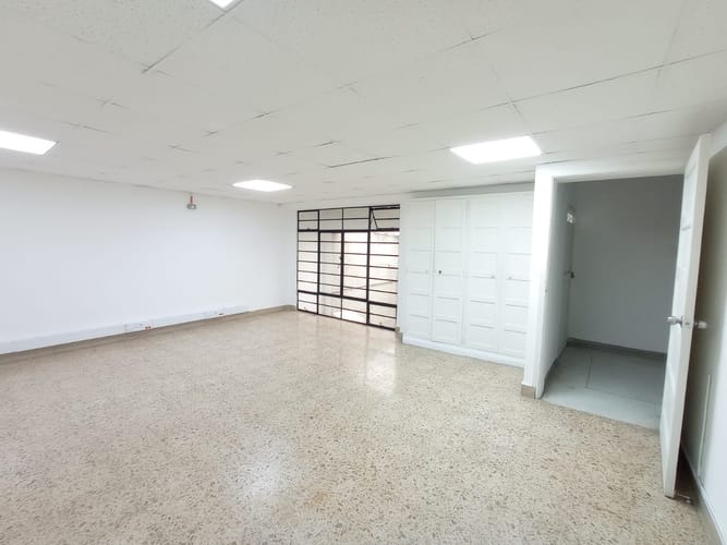 Local en arriendo en Estadio, Medellín, 720 m² · foto 3 de 10