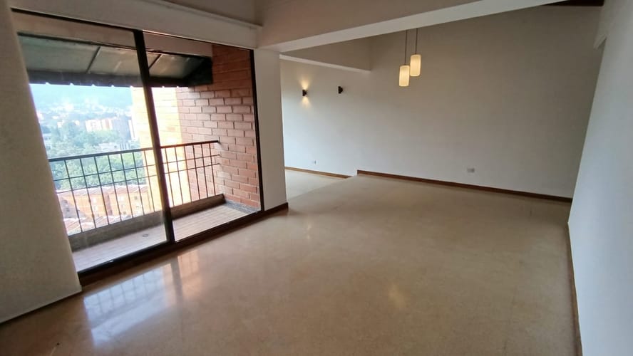 Apartamento de 3 alcobas en arriendo en El Diamante No. 2, Medellín, 106 m² · foto 2 de 15