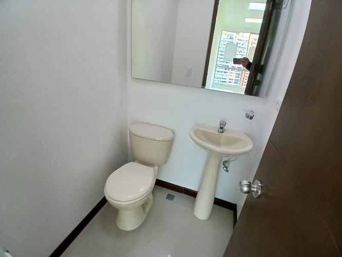 Oficina en arriendo en Los Naranjos, Medellín, 35 m² · foto 2 de 10