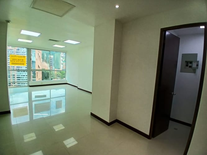 Oficina en arriendo en Los Naranjos, Medellín, 35 m² · foto 8 de 10