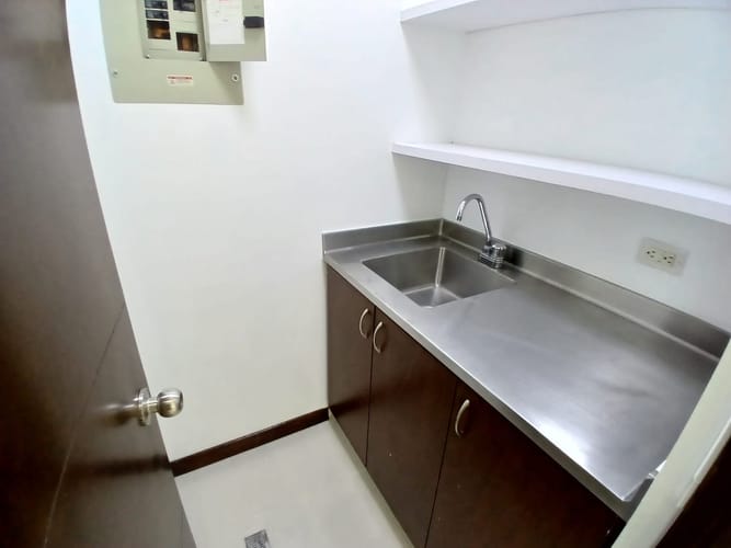 Oficina en arriendo en Los Naranjos, Medellín, 35 m² · foto 9 de 10