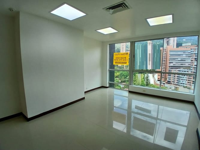 Oficina en arriendo en Los Naranjos, Medellín, 35 m² · foto 10 de 10