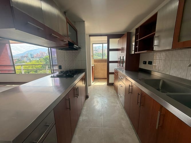 Apartamento de 2 alcobas en arriendo en Astorga, Medellín, 74 m² · foto 4 de 13