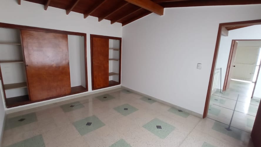 Local en arriendo en Calasanz, Medellín, 330 m² · foto 2 de 11