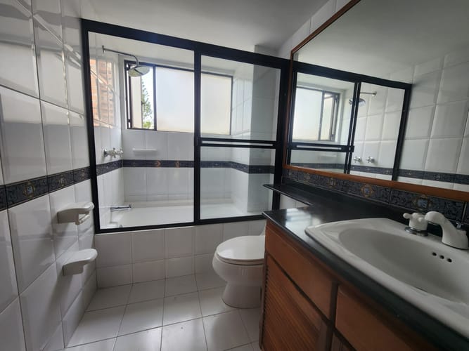 Apartamento de 3 alcobas en arriendo en Lalinde, Medellín, 130 m² · foto 4 de 14
