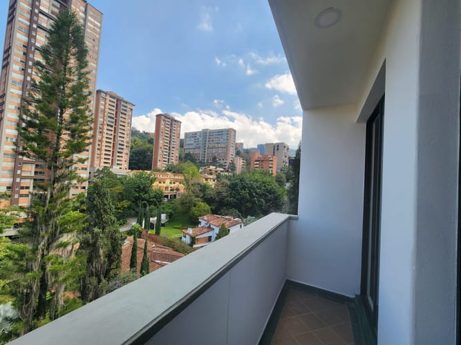Apartamento de 3 alcobas en arriendo en Lalinde, Medellín, 130 m² · foto 6 de 14