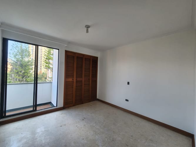 Apartamento de 3 alcobas en arriendo en Lalinde, Medellín, 130 m² · foto 7 de 14