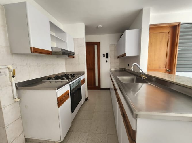 Apartamento de 3 alcobas en arriendo en Lalinde, Medellín, 130 m² · foto 8 de 14