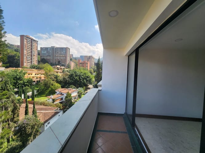 Apartamento de 3 alcobas en arriendo en Lalinde, Medellín, 130 m² · foto 11 de 14
