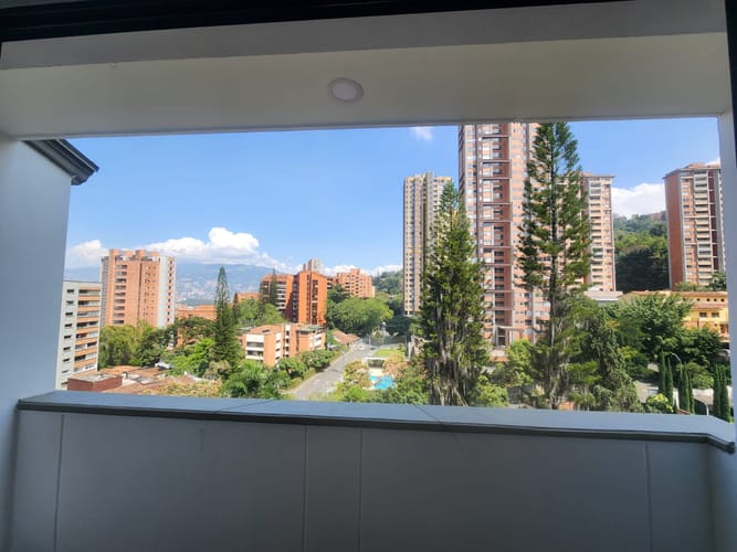 Apartamento de 3 alcobas en arriendo en Lalinde, Medellín, 130 m² · foto 13 de 14
