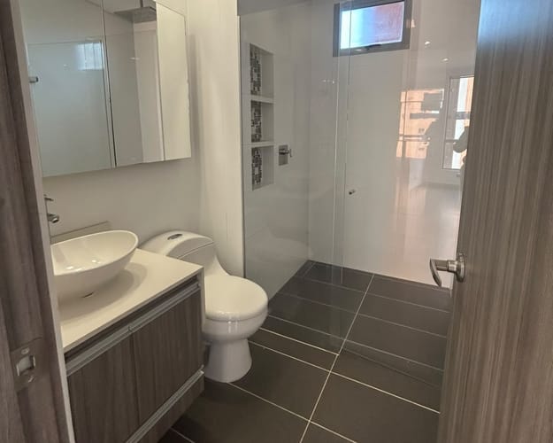 Apartamento de 2 alcobas en arriendo en Camino Verde, Envigado, 94 m² · foto 5 de 10