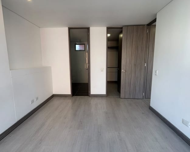 Apartamento de 2 alcobas en arriendo en Camino Verde, Envigado, 94 m² · foto 6 de 10