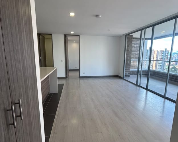 Apartamento de 2 alcobas en arriendo en Camino Verde, Envigado, 94 m² · foto 7 de 10