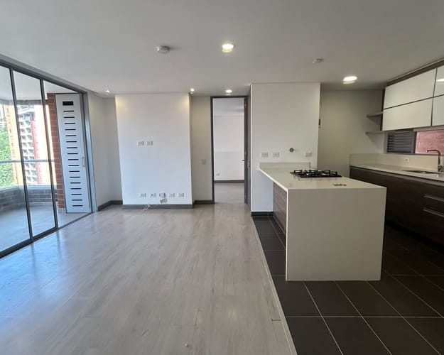 Apartamento de 2 alcobas en arriendo en Camino Verde, Envigado, 94 m² · foto 8 de 10