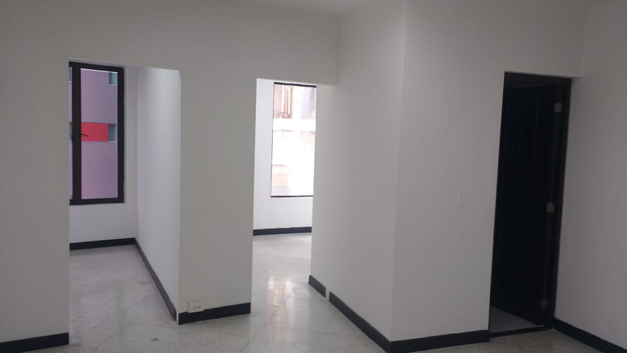 Oficina en arriendo en Los Balsos, Medellín, 92 m² · foto 3 de 5