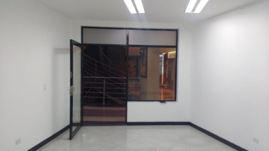 Oficina en arriendo en Los Balsos, Medellín, 92 m² · foto 4 de 5
