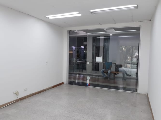 Local en arriendo en Los Balsos, Medellín, 35 m² · foto 2 de 4