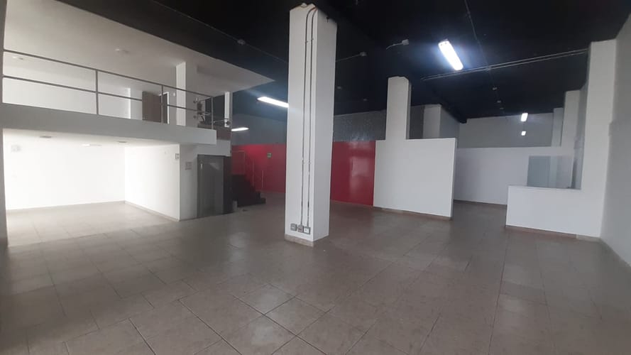 Local en arriendo en Campo Amor, Medellín, 1116 m² · foto 3 de 13