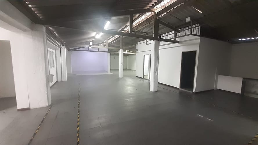 Local en arriendo en Campo Amor, Medellín, 1116 m² · foto 8 de 13