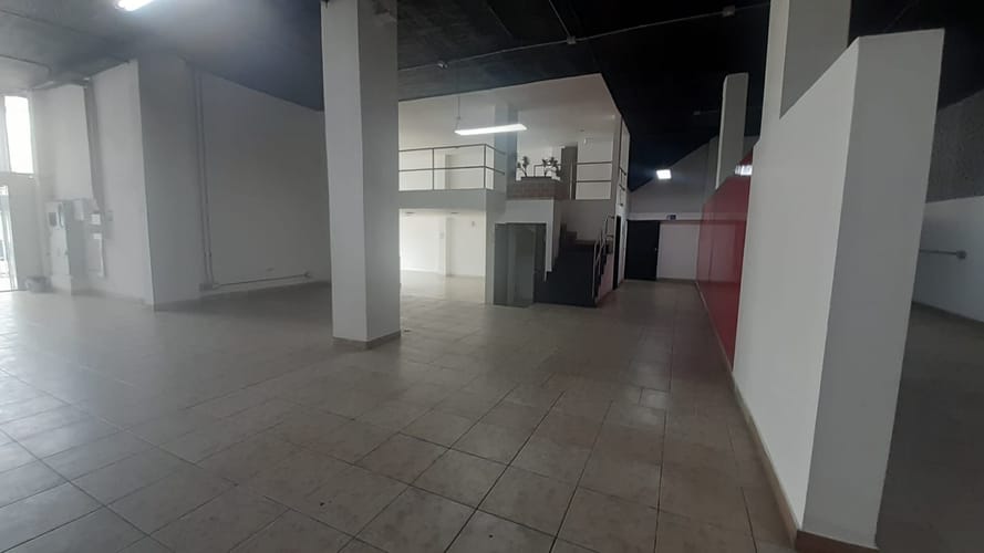 Local en arriendo en Campo Amor, Medellín, 1116 m² · foto 11 de 13