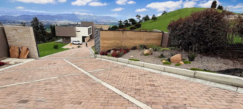 Casa de 5 alcobas en venta en Yerbabuena, Chía, 670 m² · foto 2 de 24