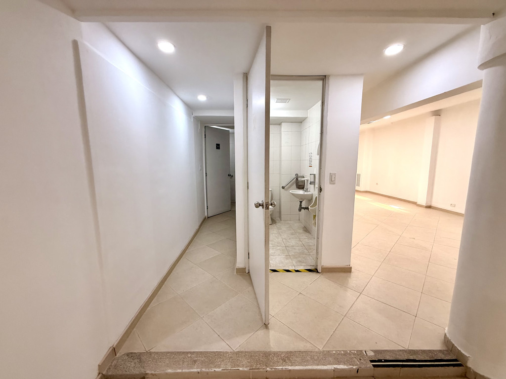 Casa en venta en Polo Club, Bogotá · foto 2 de 24