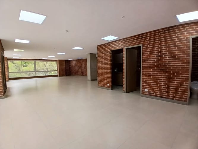 Oficina en arriendo en Castropol, Medellín, 136 m² · foto 4 de 10