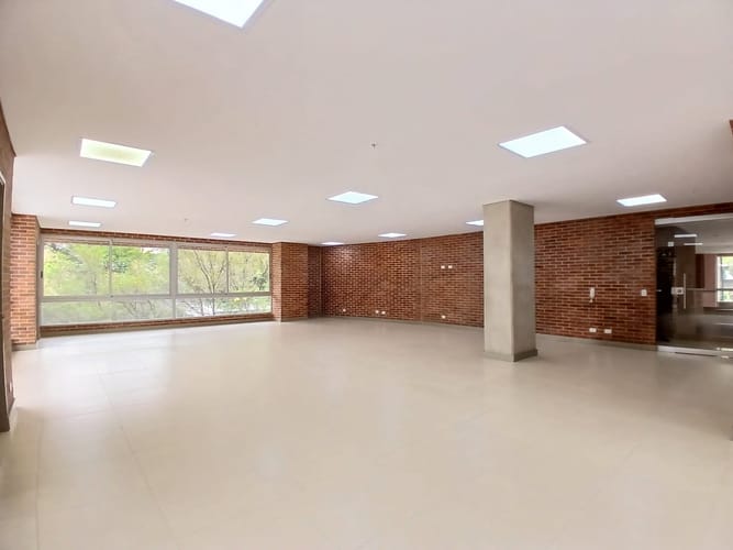 Oficina en arriendo en Castropol, Medellín, 136 m² · foto 6 de 10