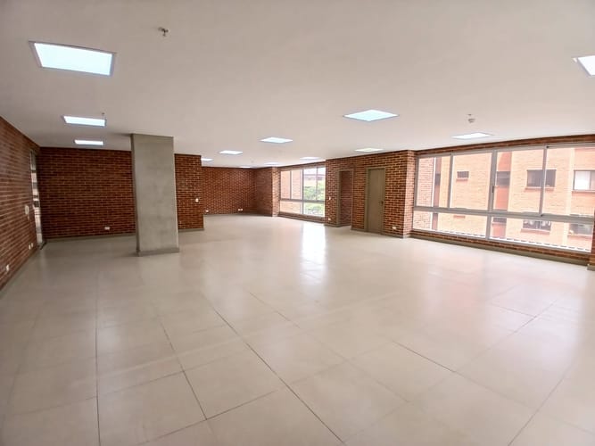 Oficina en arriendo en Castropol, Medellín, 136 m² · foto 9 de 10