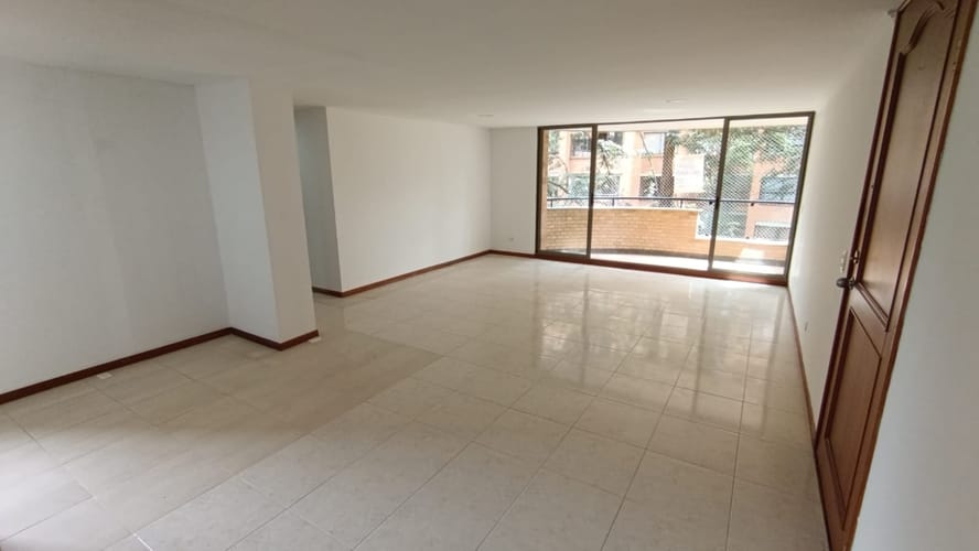 Apartamento de 3 alcobas en arriendo en Los Balsos, Medellín, 128 m² · foto 2 de 17