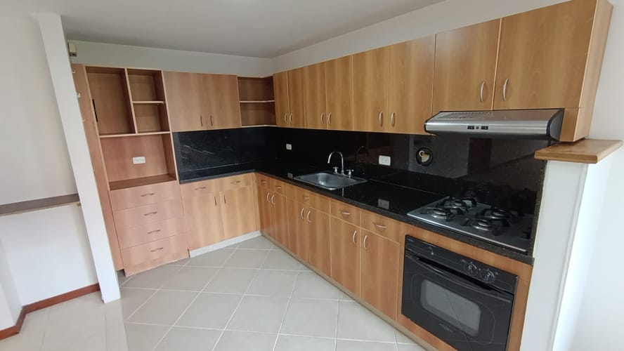 Apartamento de 3 alcobas en arriendo en Los Balsos, Medellín, 128 m² · foto 9 de 17
