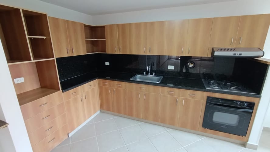 Apartamento de 3 alcobas en arriendo en Los Balsos, Medellín, 128 m² · foto 10 de 17